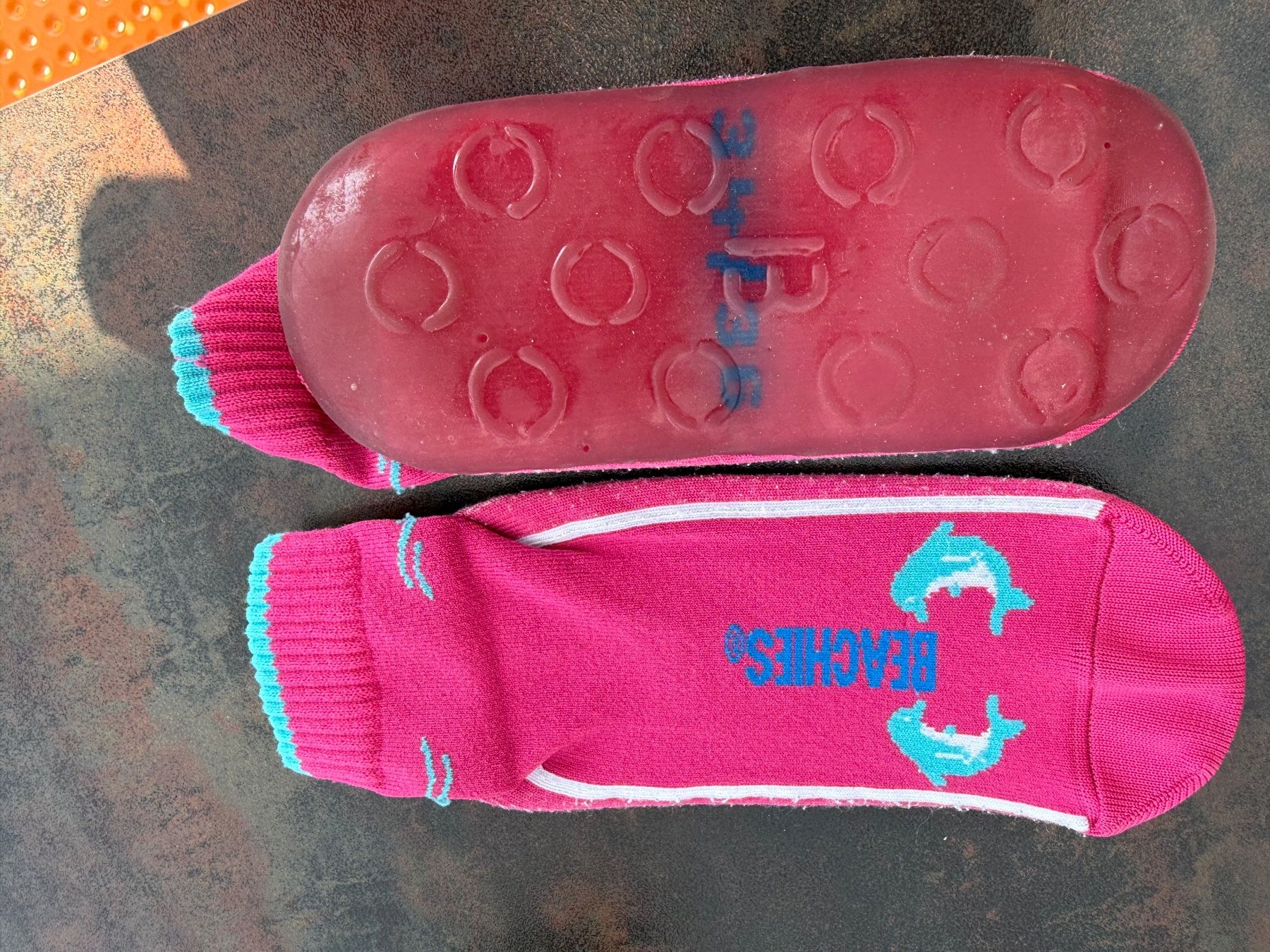 Calze per bambini: Socken rosa mit Delfinen Grösse 34/35 – Usato da Rupperswil venduto da ConradD 1