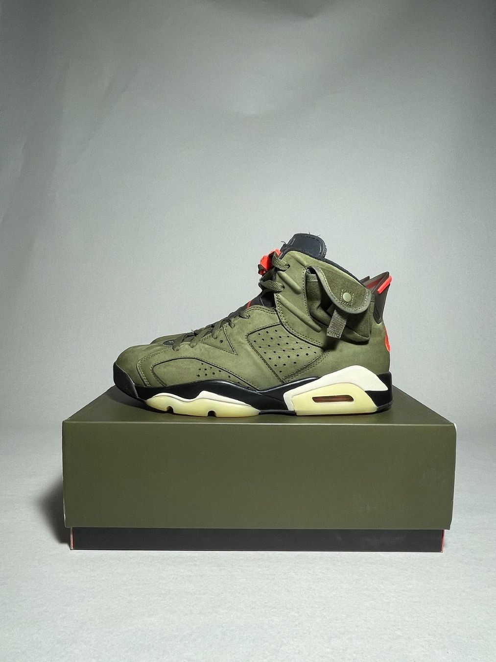 Jordan Scarpe da uomo: Nike Jordan 6 Retro Travis Scott 43 – Usato da Freidorf TG venduto da kickznlacez