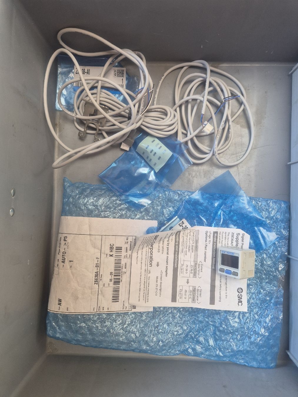 Elektronikbauteile: Diverse Elektronikteile-Kollektion, viele Einzelteile – Gebraucht aus Röthenbach i. E. von 3538ScaniaR420 2