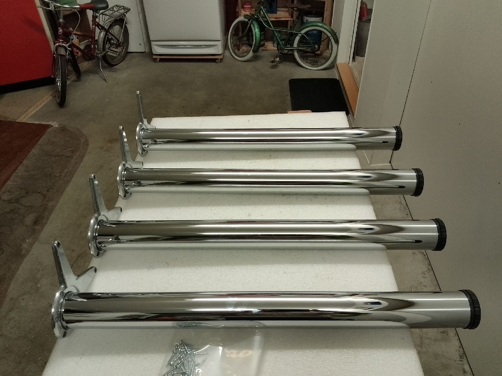 Altri mobili: Tischbeine verchromt, 4 Stück,gebraucht. – Usato da Trubschachen venduto da Caddy8 3