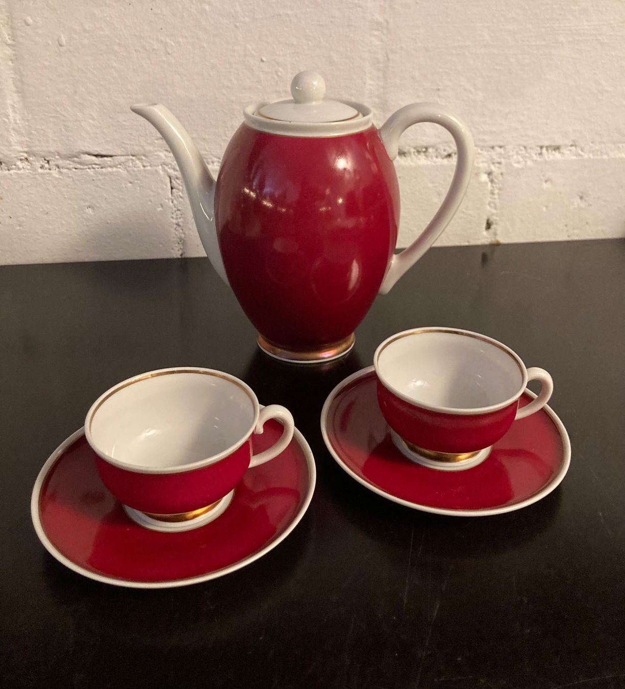 Geschirrsets: Suisse Langenthal Kaffeeservice, Vintage, Rot/Gold – Gebraucht aus Riniken von begeh-r-bar