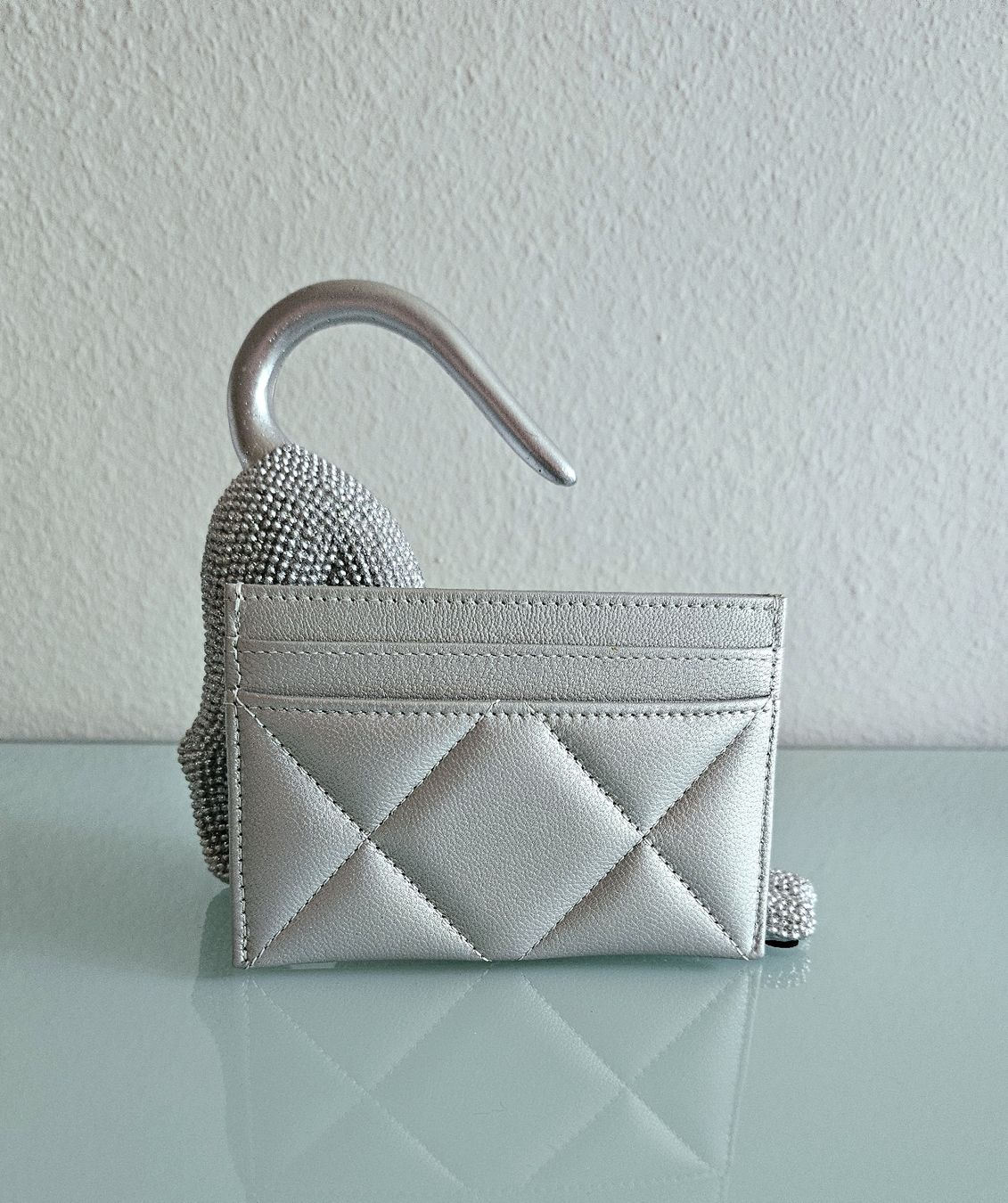 Chanel Sonstige Kleidung & Accessoires: Chanel Kartenetui, Silber, neuwertig – Neu (gemäss Beschreibung) aus Bern von Sadler 1