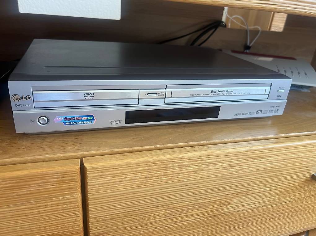 Lecteur multimedia & Streamer: Lecteur cassette + disque à donner  – D'occasion à Leytron par her_vm77