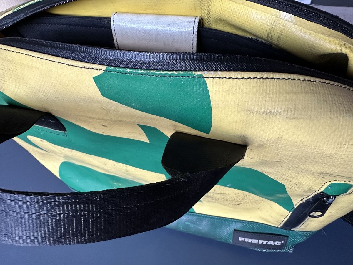 Freitag Taschen: FREITAG Tasche ORIGINAL // Laptopfach gepolstert – Gebraucht aus Zürich von Birdi0 5