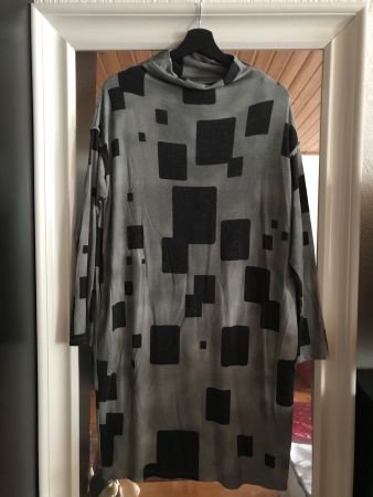 Robe fluide en tricot OZAI N KU, Taille S, neuf avec étiquet