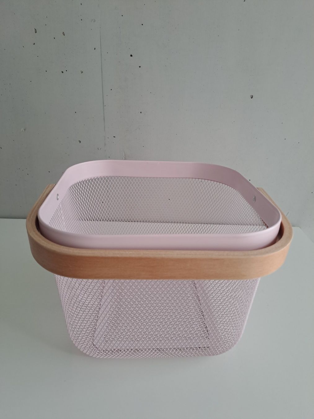 Altro per la casa: IKEA RISATORP Korb mit Holzgriff - neuwertig – Usato da Effretikon venduto da mjumju 1
