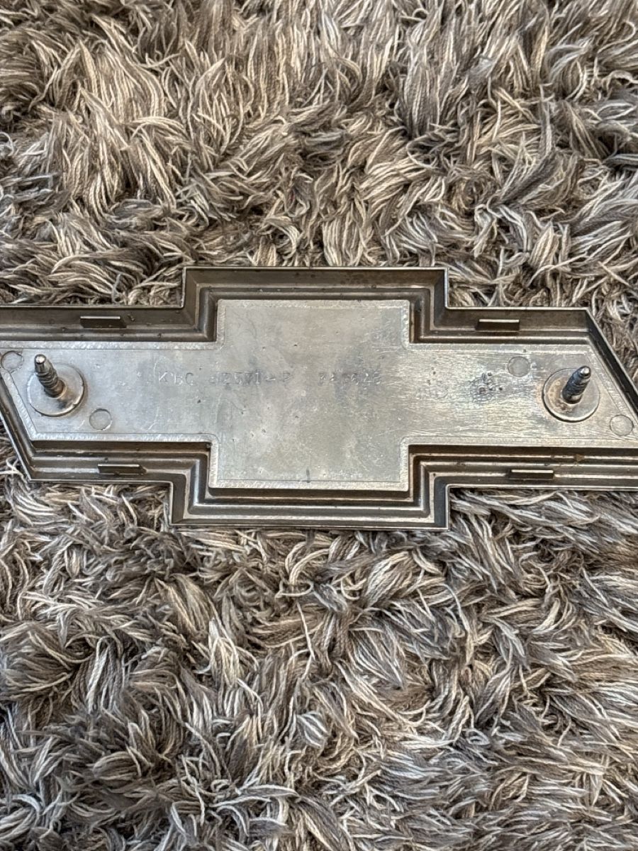 Chevrolet Tutti pezzi di ricambio auto: Chevrolet Emblem  – Usato da Therwil venduto da cosugs 2