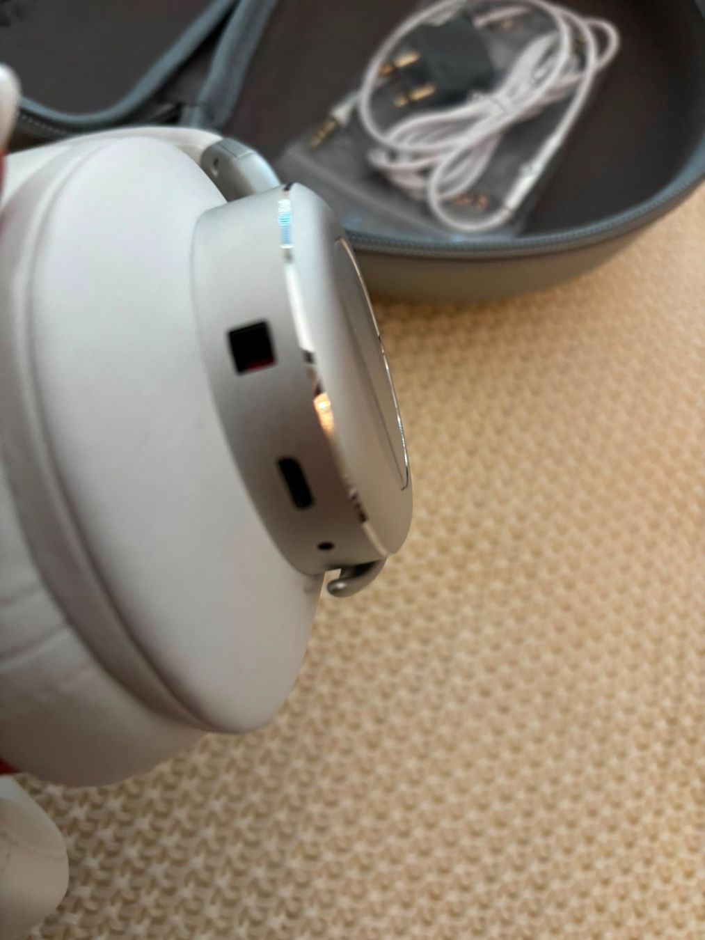 Casques audio: Weisse Kopfhörer Nedis – D'occasion à Eglisau par Marc_J. 4