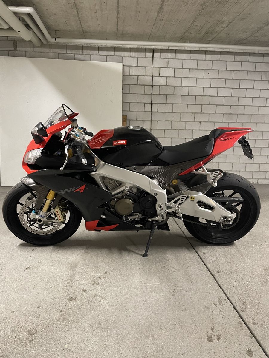 Strada: Aprilia RSV4 Factory – Usato da Sirnach venduto da Verchauf95