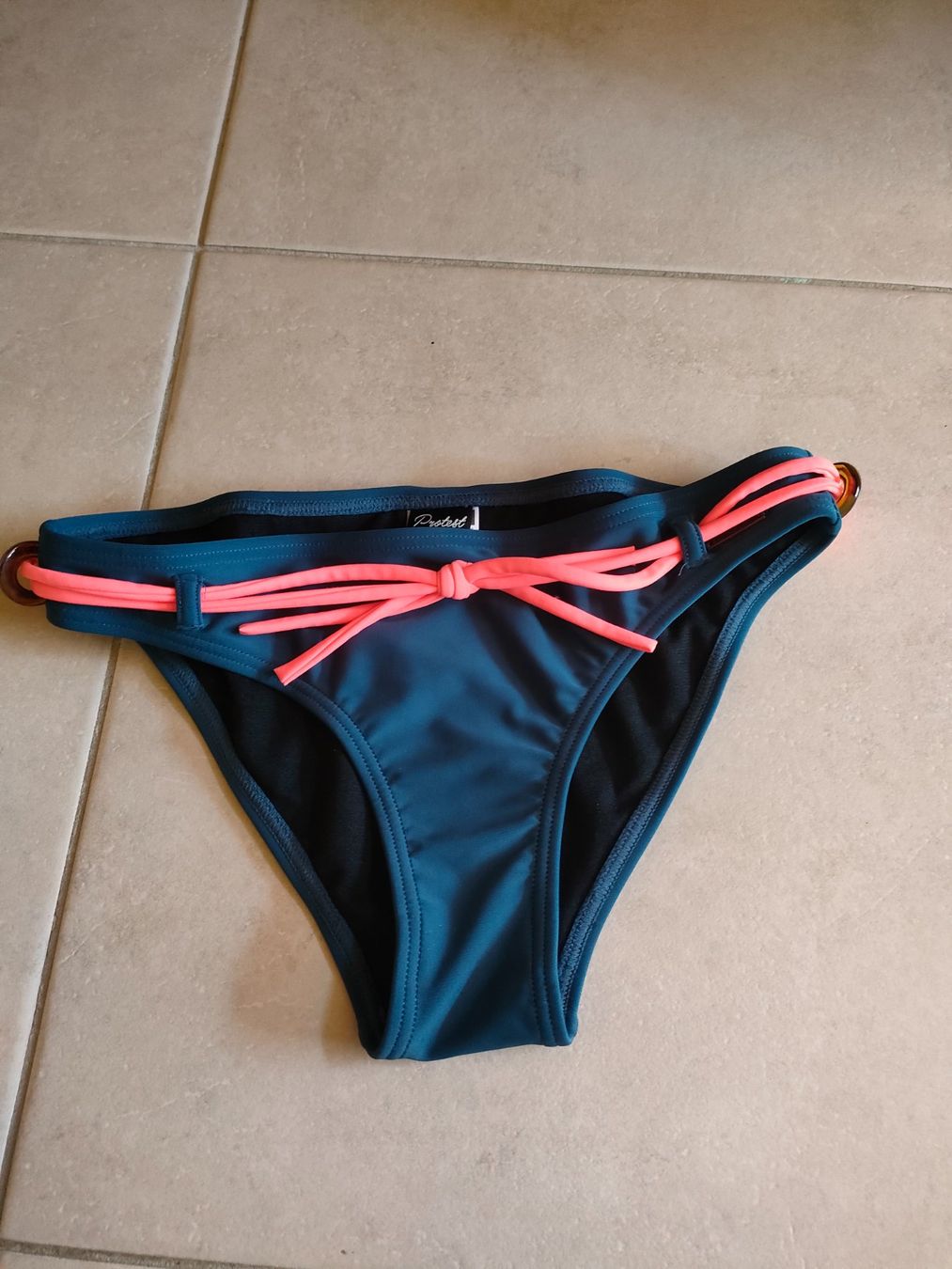 Protest Costumi da bagno & Bikini: Bikinihose Gr.164 Neu! – Nuovo (secondo la descrizione) da Adelboden venduto da Lammhult