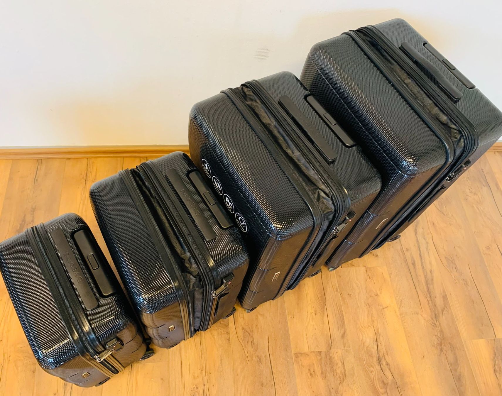 Valigie: 4 teiliges Koffer Polycarbonat gateBAG BUNDLE SCHWARZ NEU – Nuovo e nell'imballaggio originale da Bergdietikon venduto da shopAgent 5