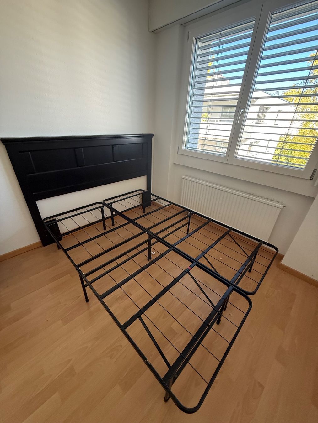 Betten: Kopfteil und Bett Untergestell – Gebraucht aus Kriens von luc_5hvx