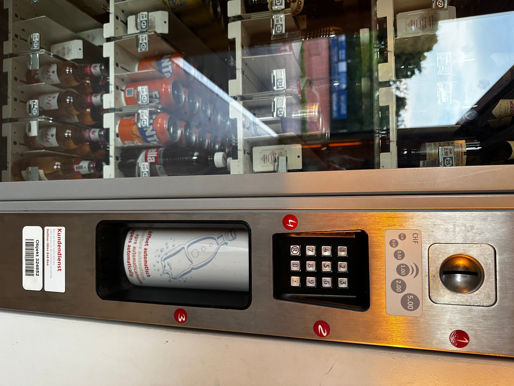 Selecta Altro per Gastronomia & Hotel: Selecta Getränkeautomat Robimat 75 – Usato da Kerzers venduto da mic_8pkc 2