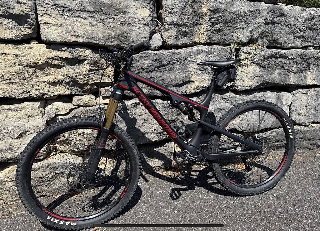 Biciclette: VTT Rocky Mountain Altitude 770 MSL Carbone – Usato da Mézières VD venduto da julientappy