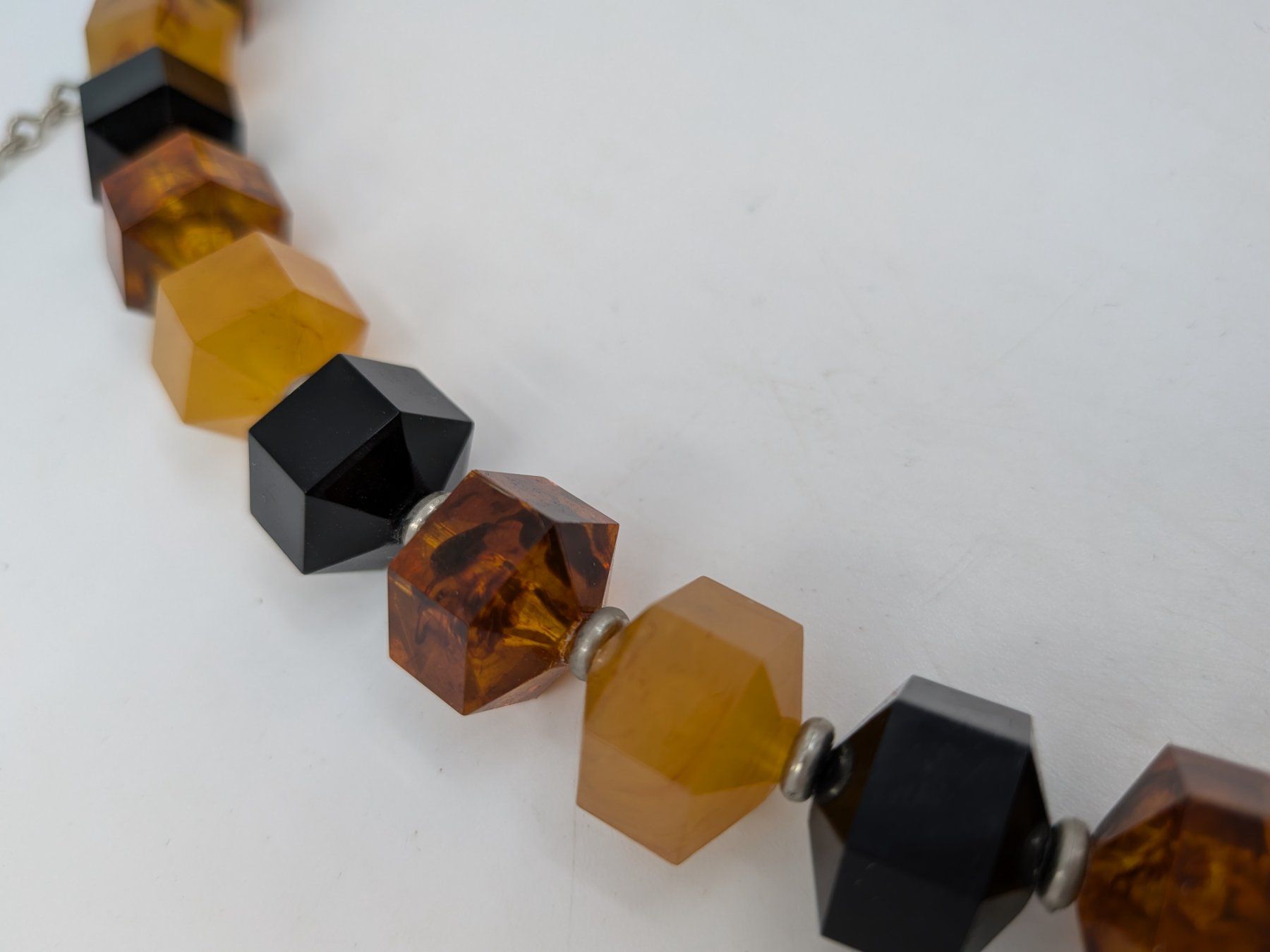 Catenine: Halskette Bernstein oder Kunststoff ? – Usato da Emmen venduto da magelan 2