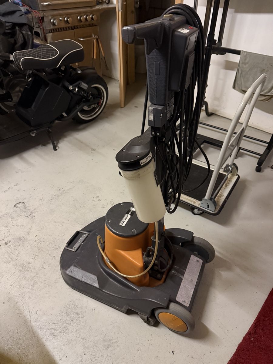 Toutes les machines: Taski Poliermaschine – D'occasion à Horgen par vin_558y 2