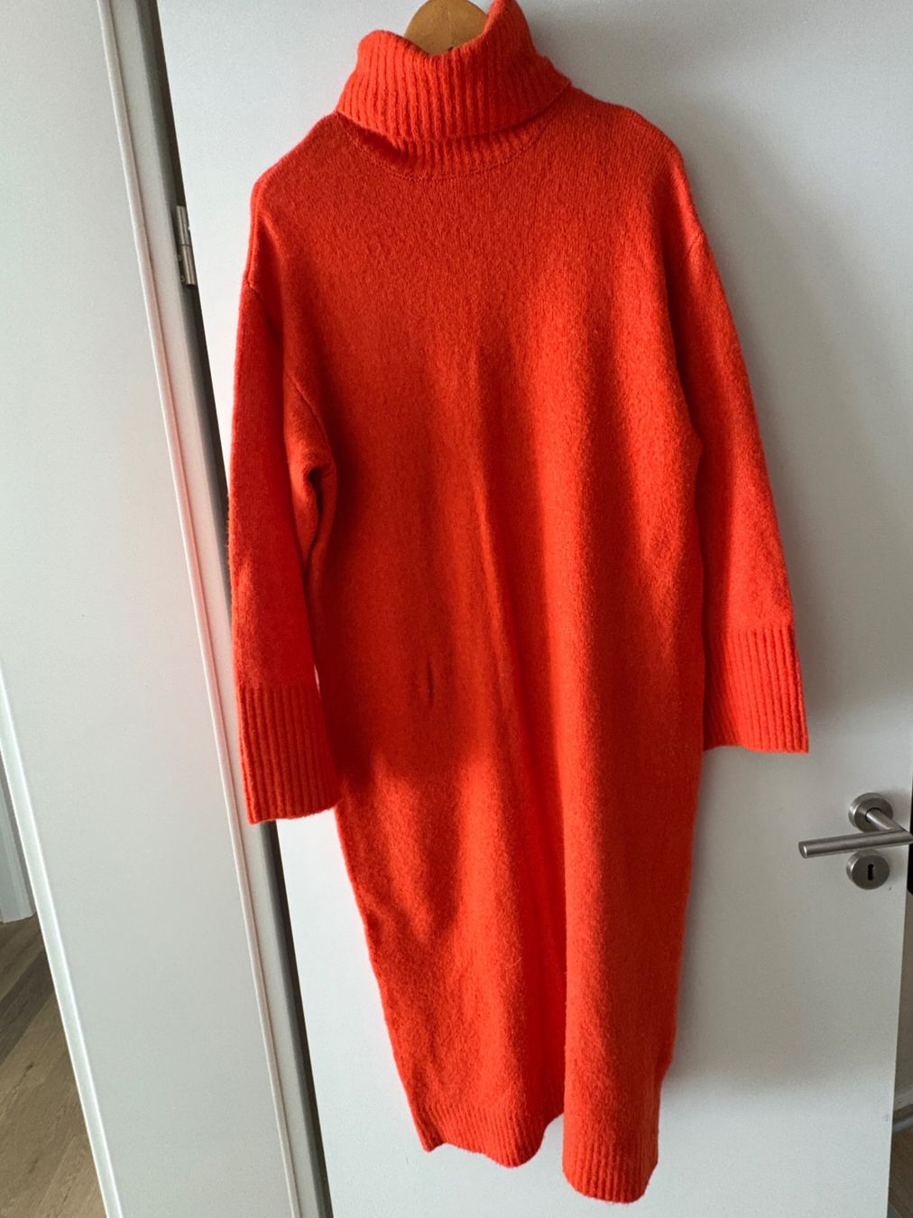 Zara Kleider: Zara Pullover Dress with Roll Neck, size S – Gebraucht aus Nyon von My_wardrobe 4