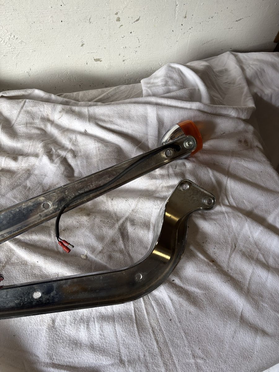 Harley-Davidson Tutti i ricambio per moto: Harley Davidson Fenderstruts mit Blinker – Usato da Schötz venduto da Harley35 6