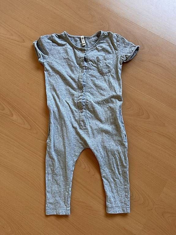 Strampler: Gray Label Einteiler / Romper  Grösse 12-18 Monate – Gebraucht aus Riehen von jac_f2nl