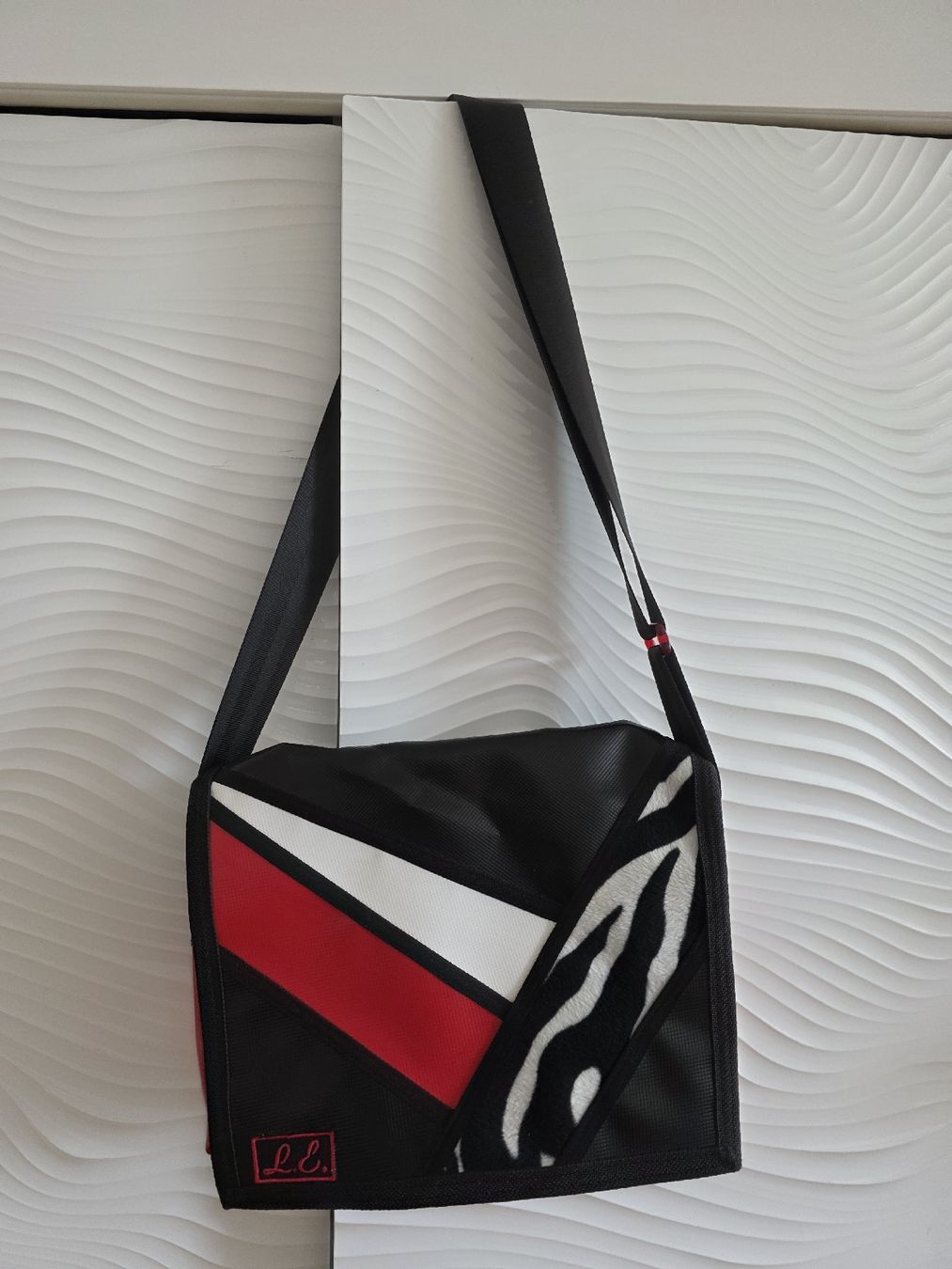 Sacs femmes: Tasche mit Zebra-Muster  Neuwertig! – D'occasion à Laufenburg par may_r2st