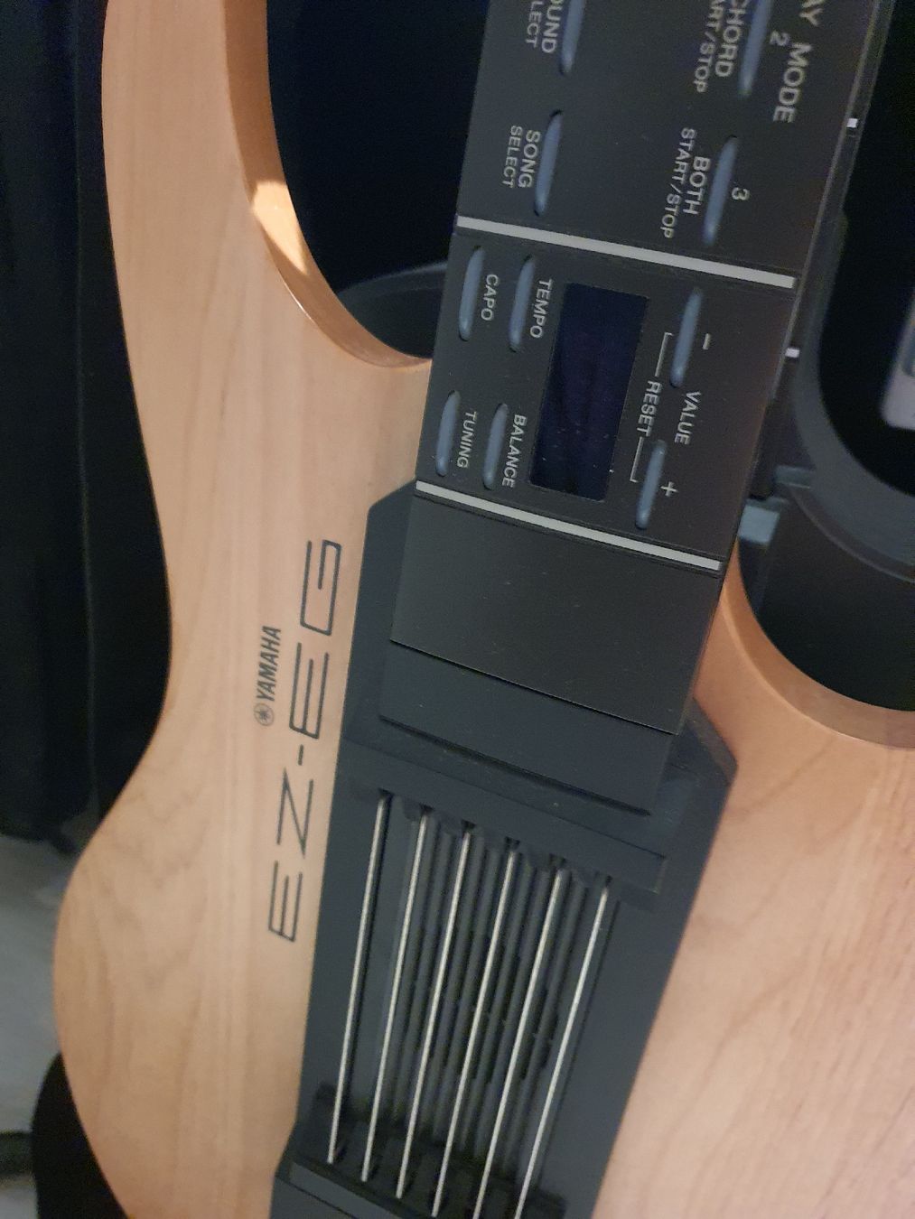 Yamaha Strumenti musicali: 2 Yamaha midi guitars with loudspeakers – Usato da Muri AG venduto da Jeromia 2