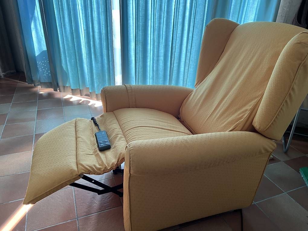 Poltrone: Poltrona elettrica tutte le posizioni – Usato da Origlio venduto da Elicius 1