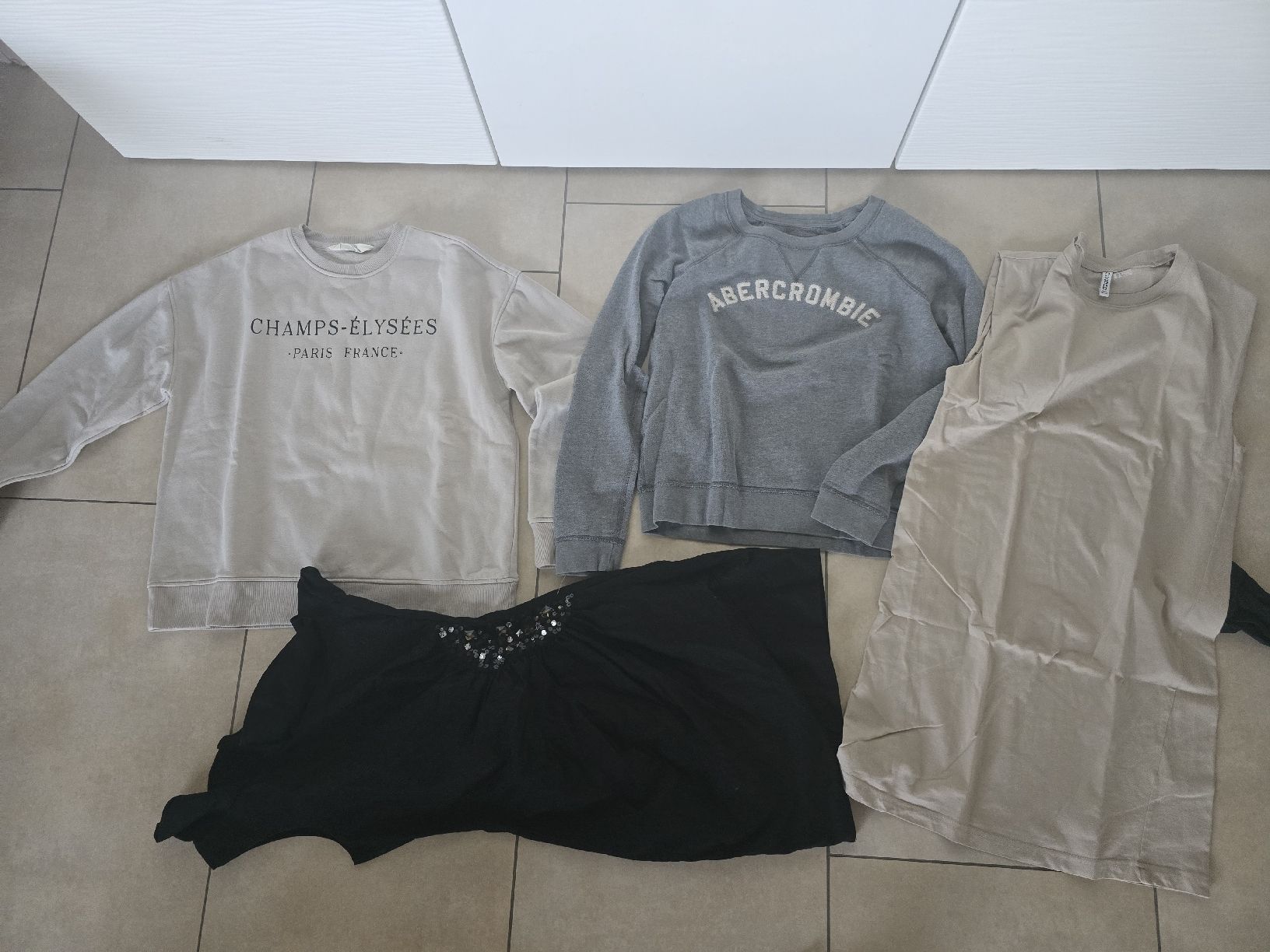 Kleiderpakete: Tolles Kleiderpaket - Grösse S – Gebraucht aus Rickenbach b. Wil von Beautiful.Things 4