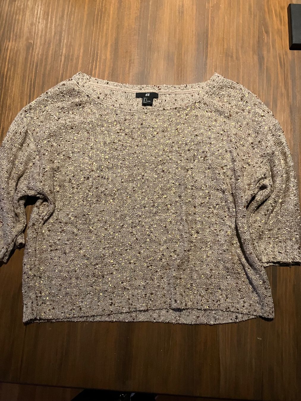 H&M Maglioni & Felpe: Pull doré avec paillette ! – Usato da St-Aubin-Sauges venduto da Sonia-Ka 5