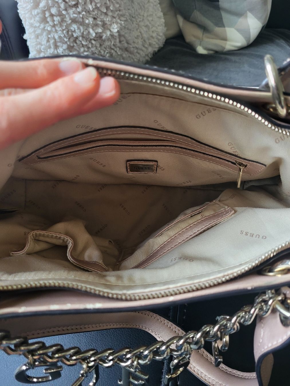 Guess Borse da donna: Handtasche Guess Rose Gold – Usato da Effretikon venduto da Nessy16 1