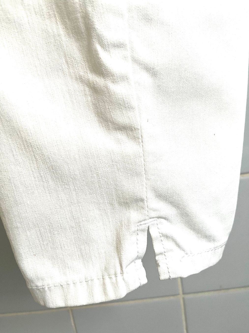 Pantaloni: Damen Capri Jeans weiss Grösse 40 – Usato da Adliswil venduto da eri.40 2