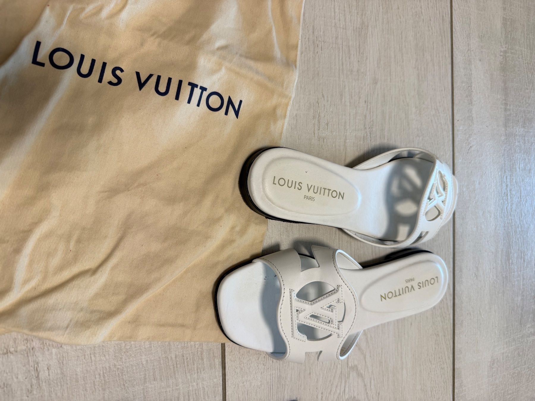 Louis Vuitton Scarpe da donna: Mules plates LOUIS VUITTON Isola 36.5 – Usato da RICHTERSWIL venduto da mftjt63