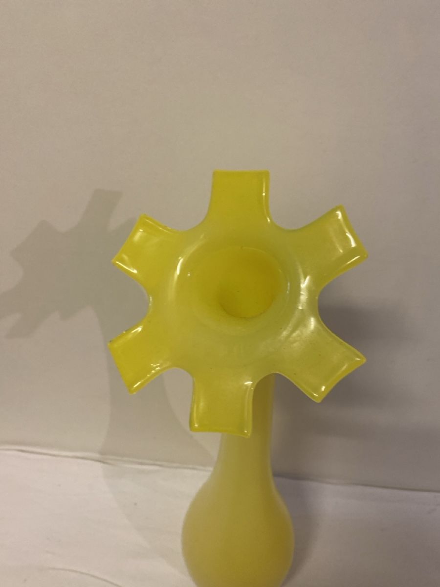 Vasen & Gefässe: Sonnengelbe Blumenvase, Glasvase, Vintage – Gebraucht aus sursee von trilli-tralli 1