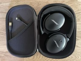 Bose Kopfhörer QC45 mit Etui und Kabel schwarz