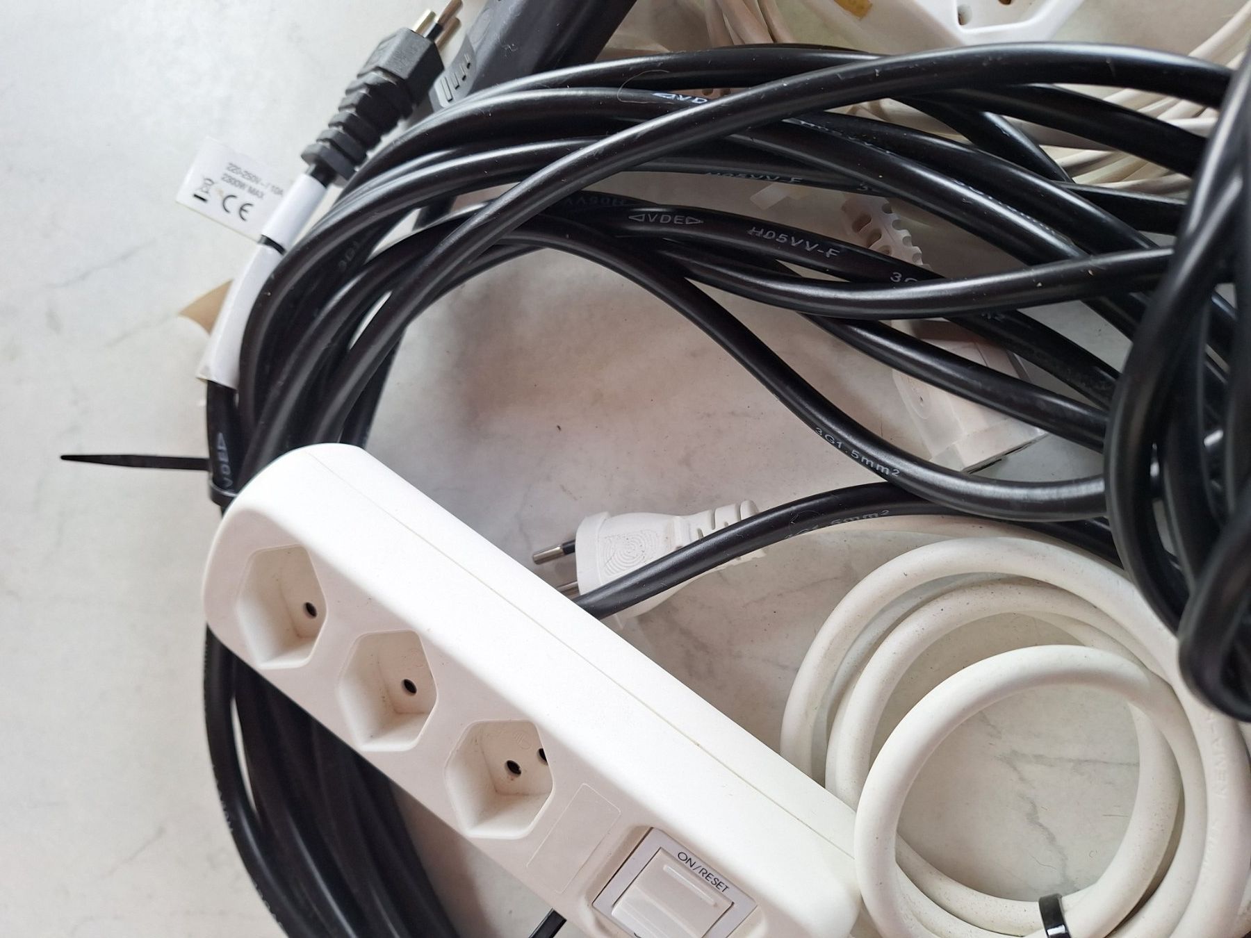 Cavi: 10 TEILIGES KABEL & STECKLEISTEN SET – Usato da Huttwil venduto da Kunterbuntli 3