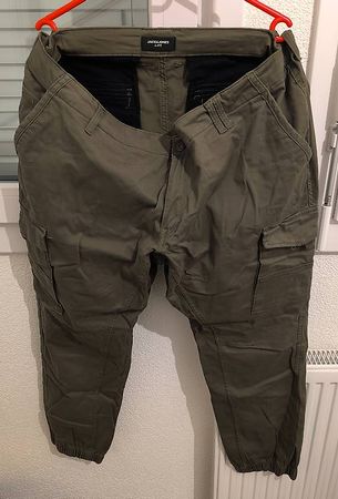 Verkaufe Jack & Jones Cargo-Hose (+FIT), Grösse W32/L48.