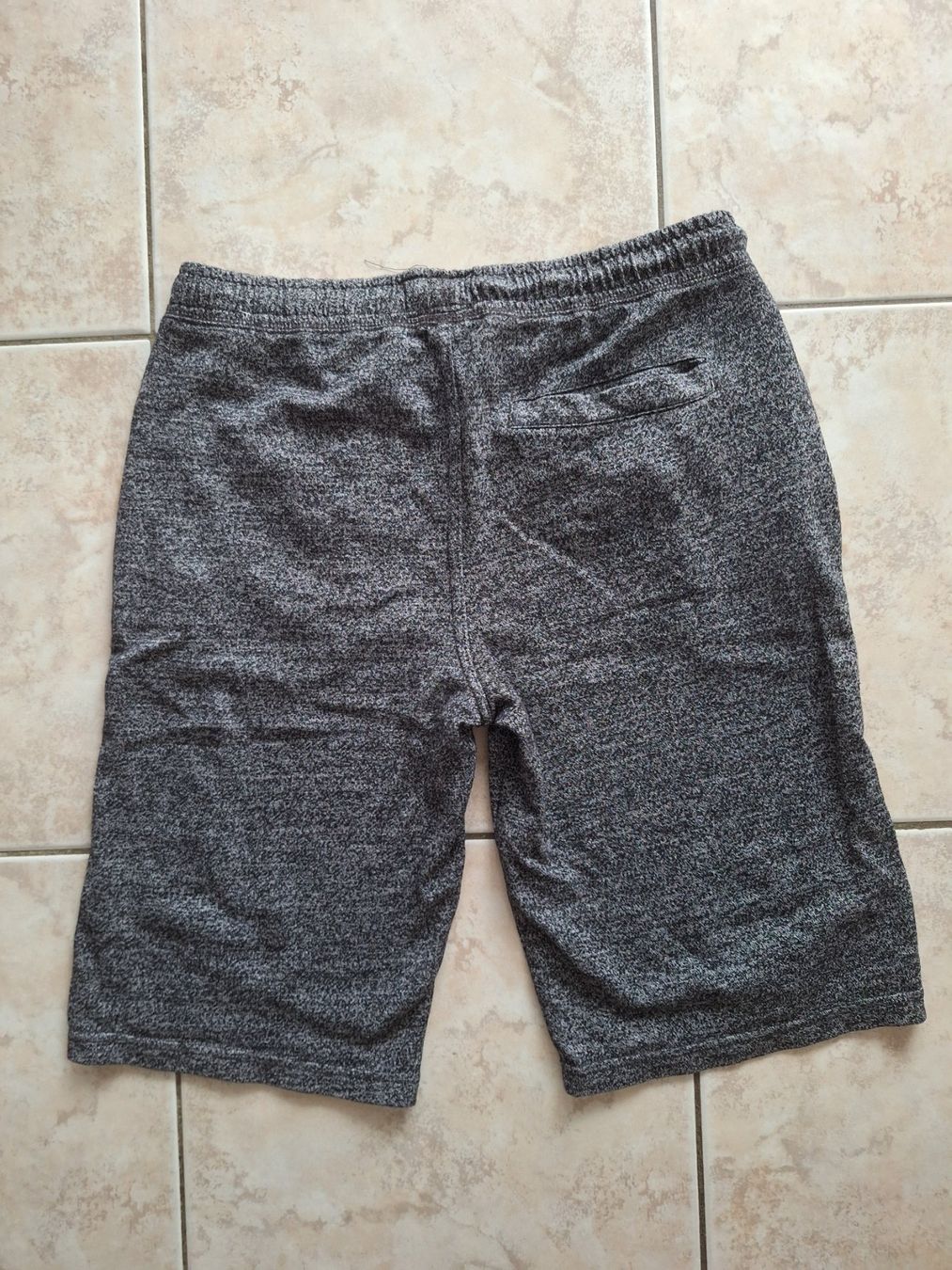 C&A Hosen: Jungen Shorts, Gr. 164, schwarz/grau – Gebraucht aus Starrkirch-Wil von LucyDog 1