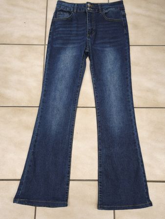 Damen Jeans blau mit Schlag Grösse M guter Zustand