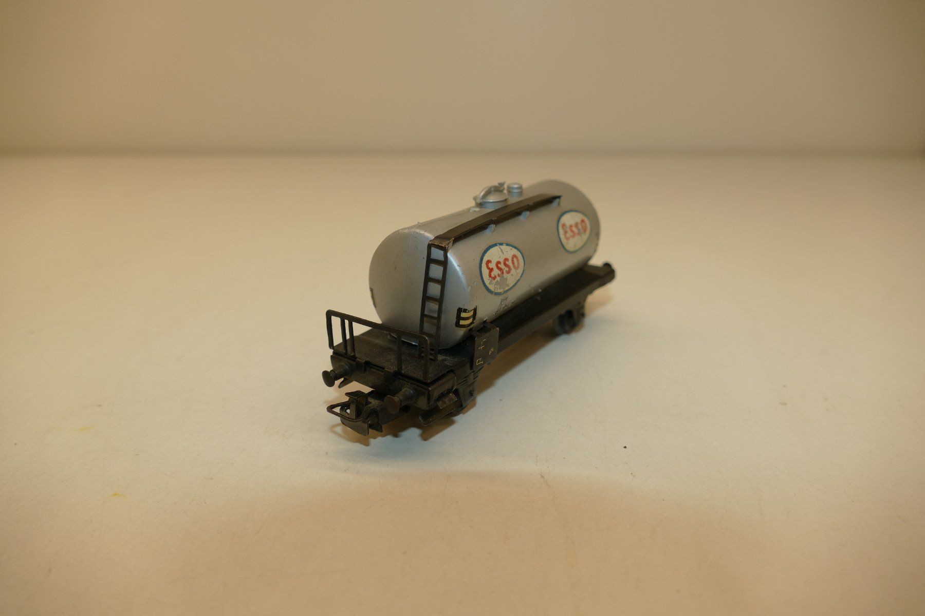 Märklin Modelleisenbahnen: Märklin H0: DB Kesselwagen Esso – Gebraucht aus Niederhasli von rail-duerst 1