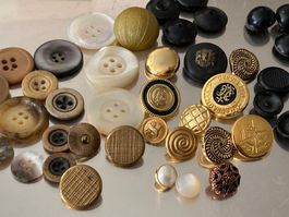 Lot de boutons vintage divers matériaux et couleurs