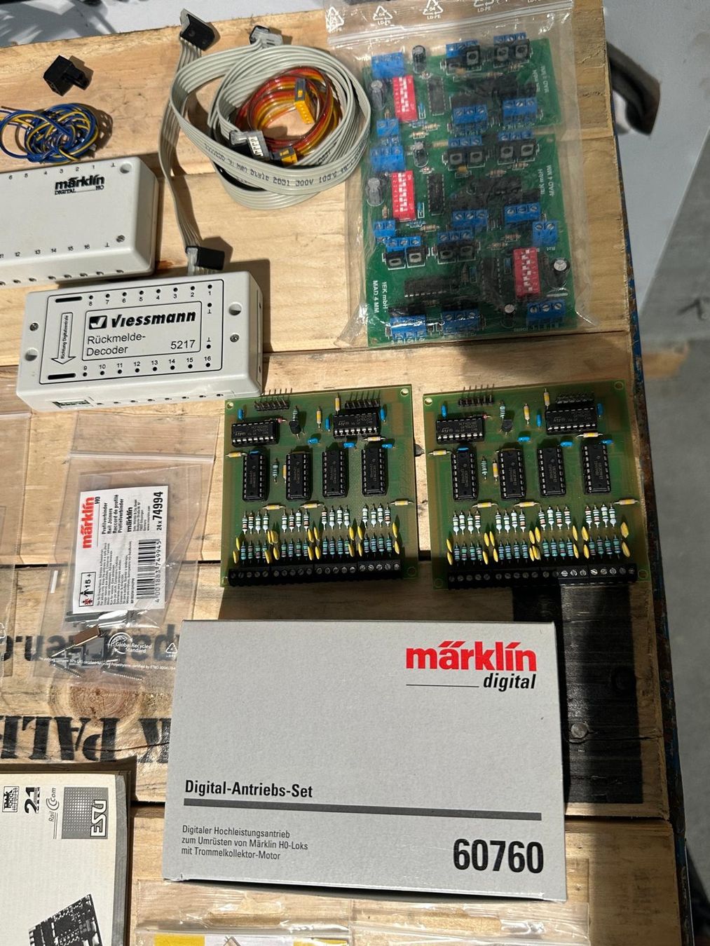 Märklin Modellini di ferrovie: Riesiges Märklin Digital Konvolut mit Lok Pilot Decoder etc. – Usato da Luzern venduto da Fracht-Design.ch 5