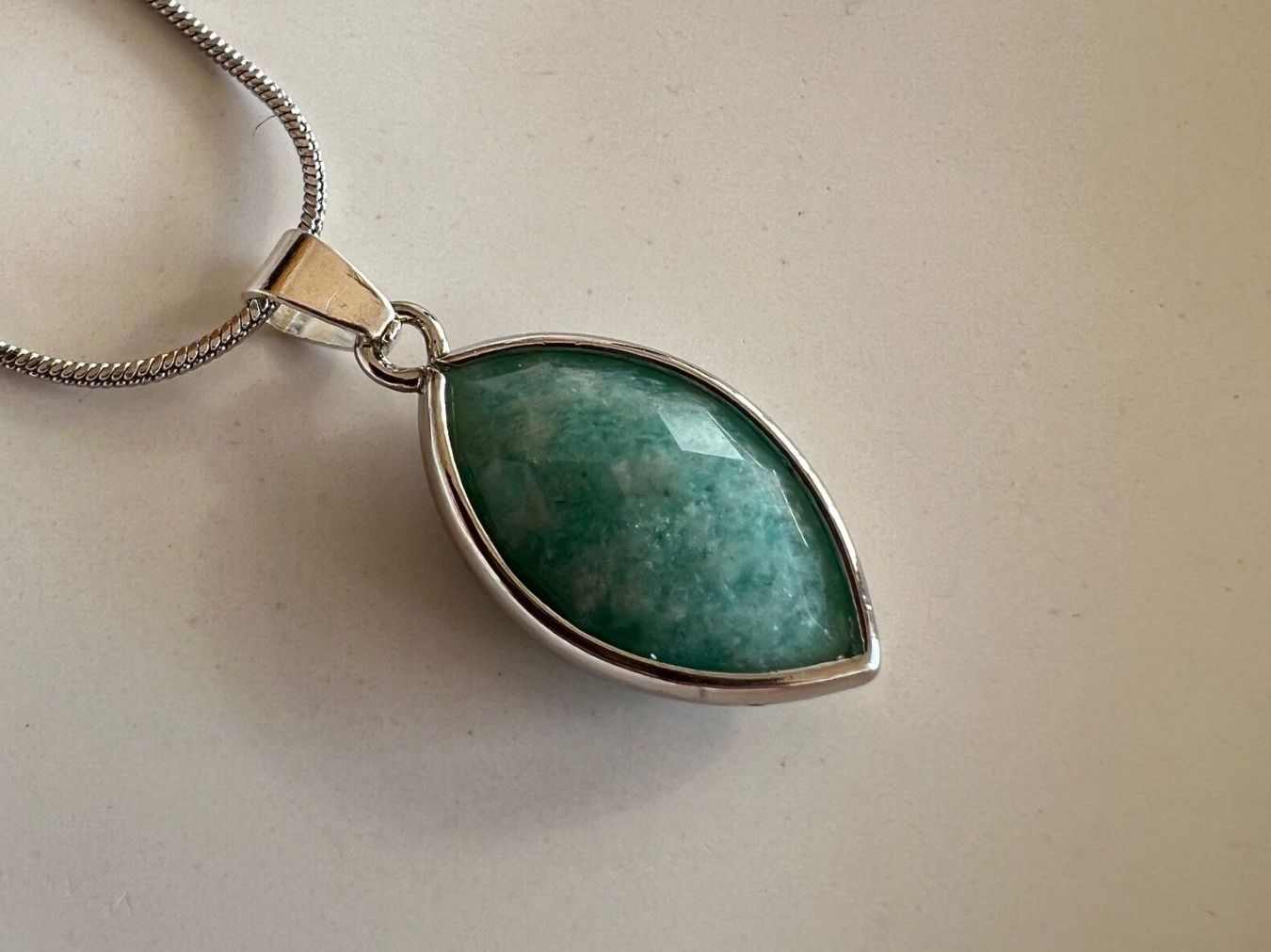 Ciondoli: Collier avec pendentif en amazonite - Amazonit Anhänger – Nuovo e nell'imballaggio originale da Pully venduto da sunaddict 4