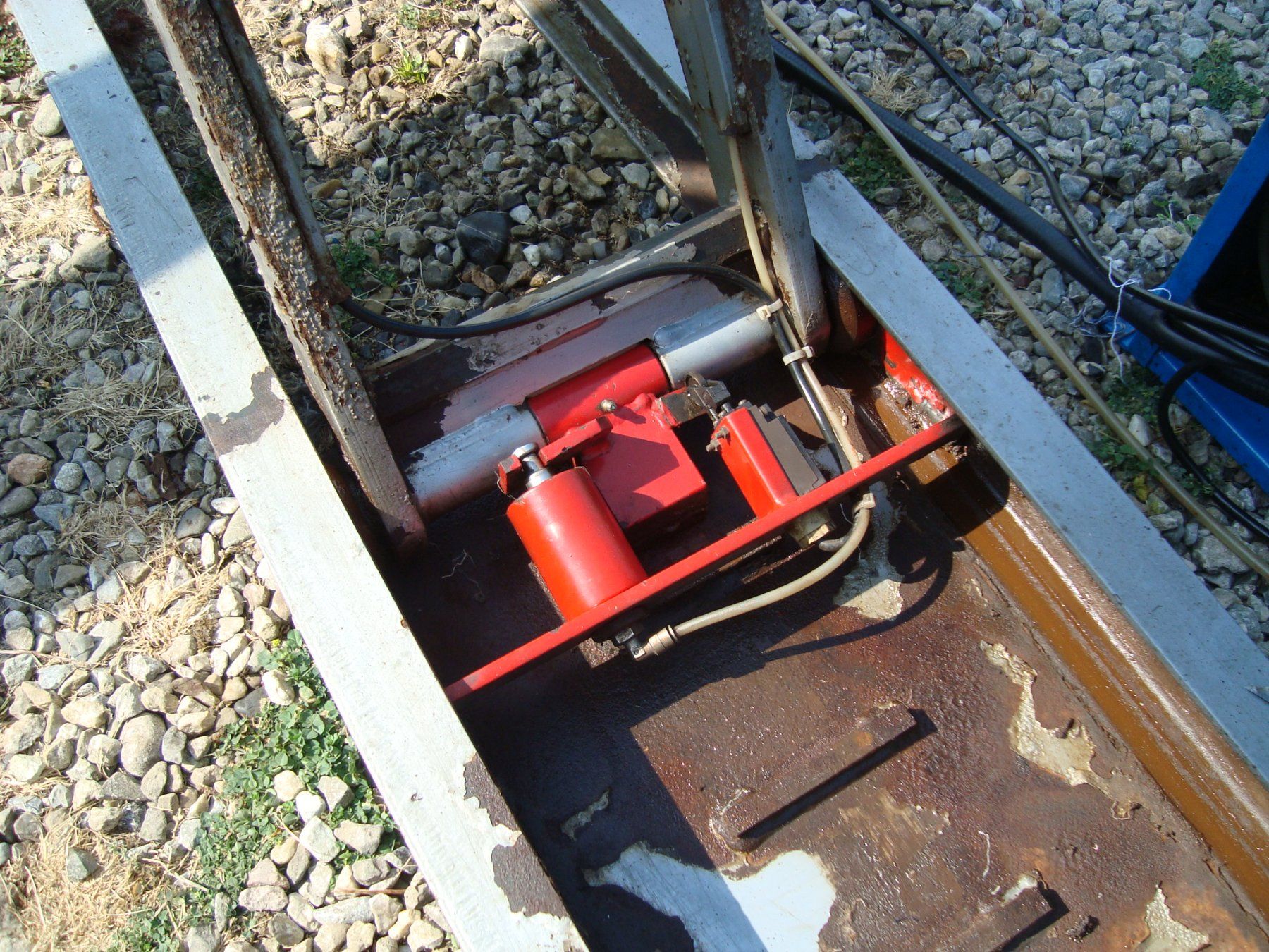 Piattaforme elevatrici & Crick: Scherenhebebühne / Scherenlift OMER 3.5 Tonnen – Usato da Knutwil venduto da marcel41170 8
