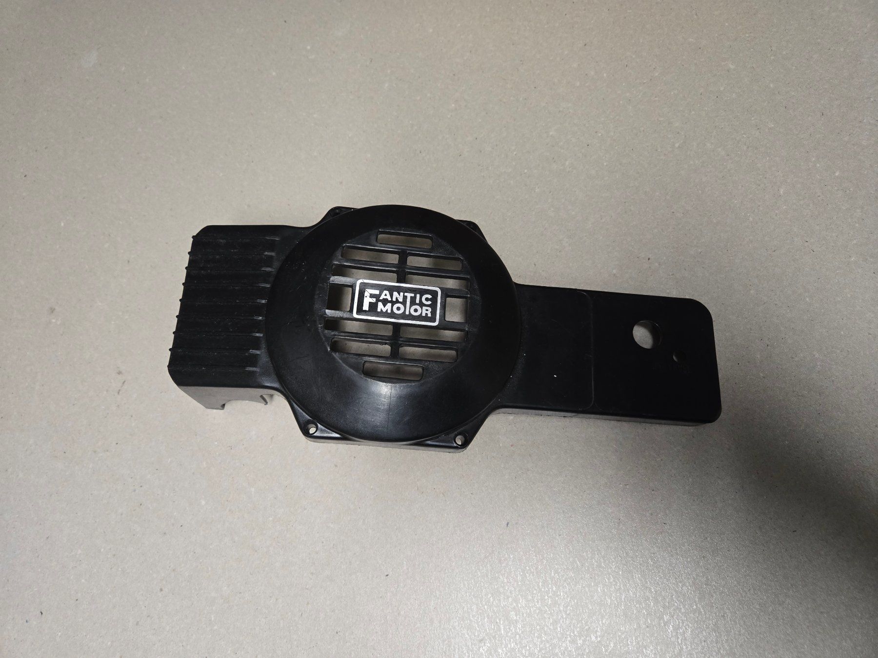 Fantic Motoren: Fantic Issimo Motor Seitenabdeckung Fabrikneu – Neu (gemäss Beschreibung) aus Kerzers von Issimo-Center
