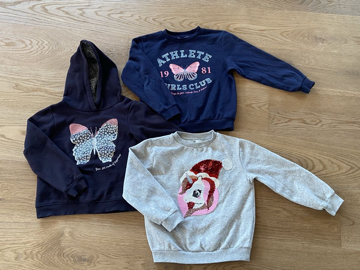 H&M Pulls et sweat-shirts: Pullover H&M Gr. 122/228 – D'occasion à Lützelflüh-Goldb par N.H.