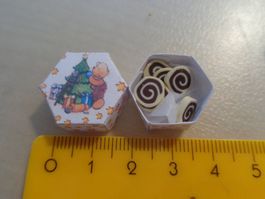 Weihnachtsschachtel mit Guetzli für das