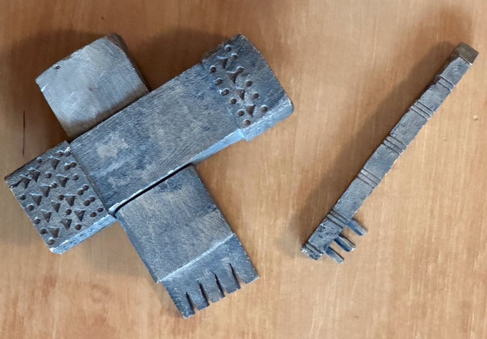 Altes afrikanisches Schloss aus Holz | Kaufen auf Ricardo