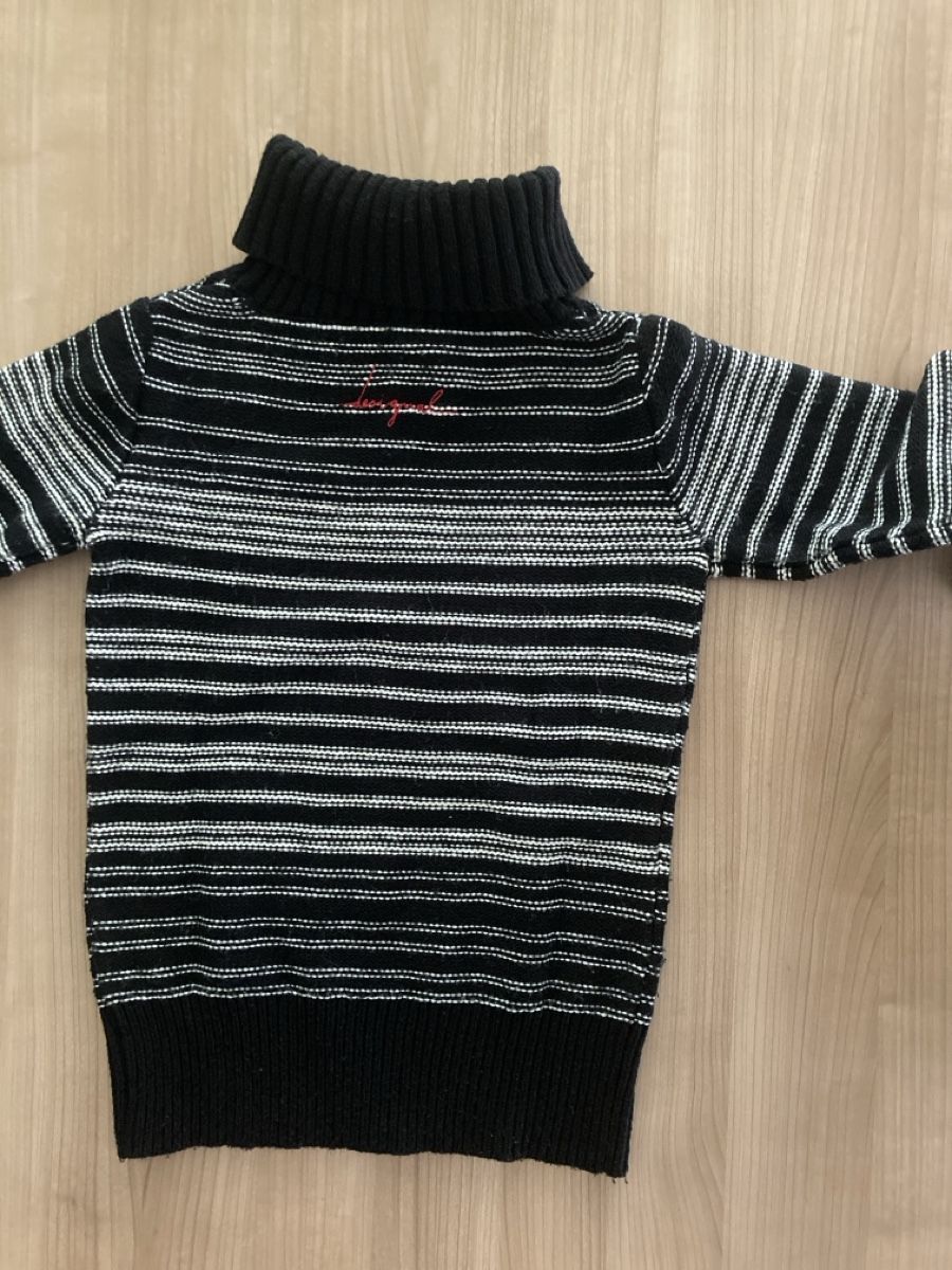 Desigual Pullover & Sweatshirts: Pull à col roulé Desigual rayé noir et blanc – Gebraucht aus La Tour-de-Peilz von kle_t7hy 1