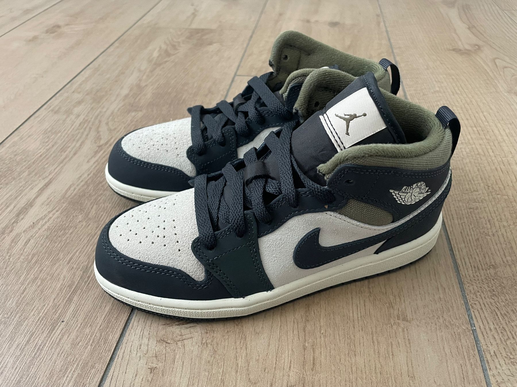 Jordan Scarpe per ragazzi: Nike Jordan 1 Mid Gr. 33 NEU – Nuovo e nell'imballaggio originale da Waltenschwil venduto da hansnine 1