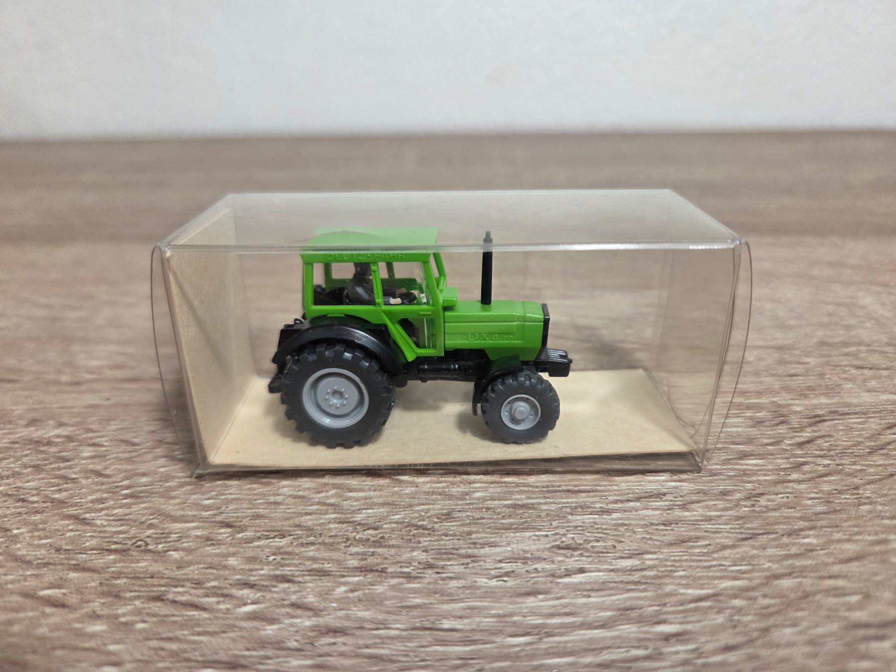 Wiking Modellini d'auto: Wiking 13386 Schlepper H0 – Nuovo e nell'imballaggio originale da St-Aubin-Sauges venduto da Lo_Go