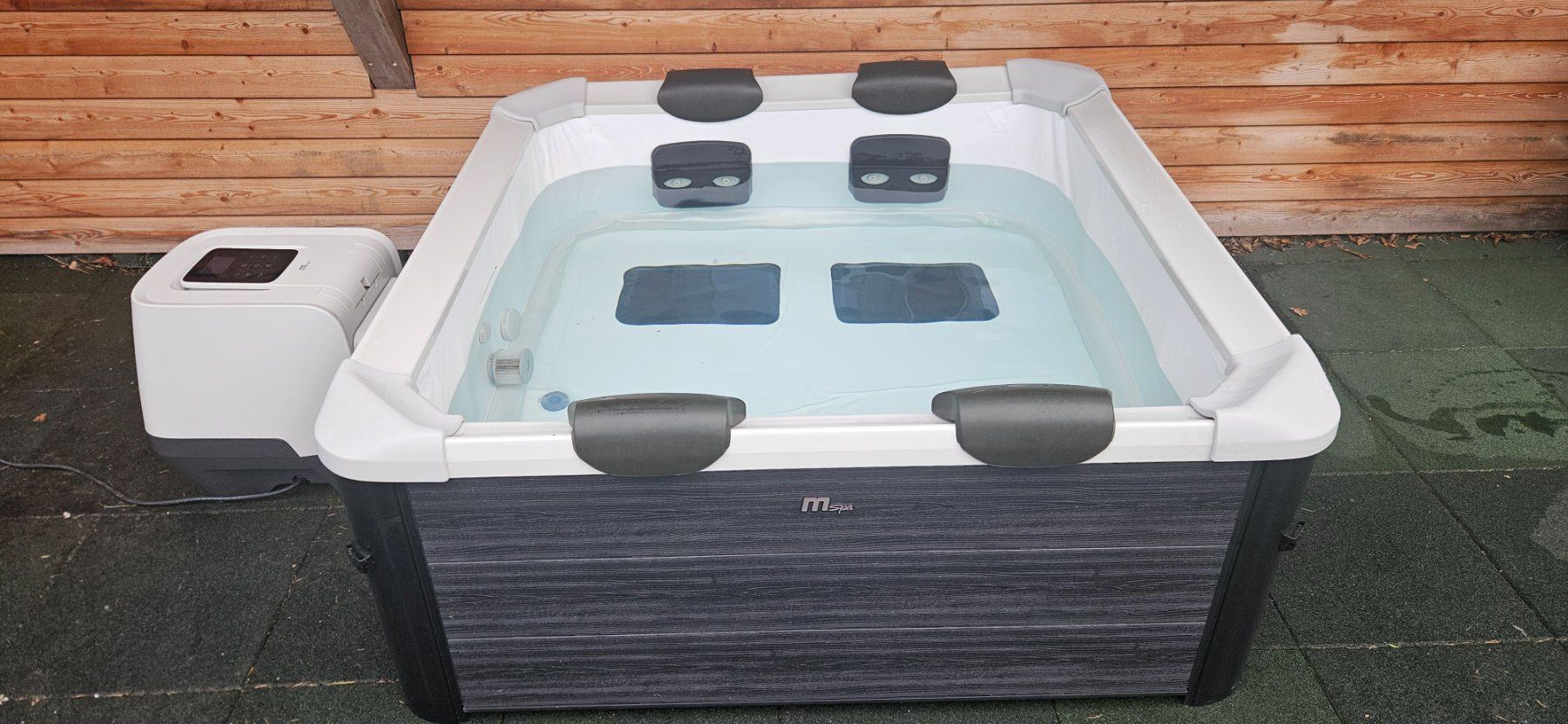Whirlpool: Neuer MSpa Whirlpool – Nuovo (secondo la descrizione) da Guttannen venduto da Lumi77.